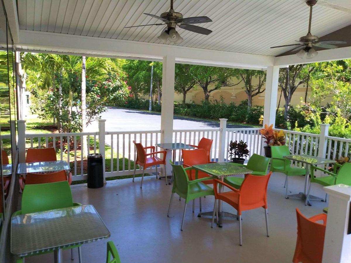 Quality Suites Fort Myers Airport I-75 מראה חיצוני תמונה