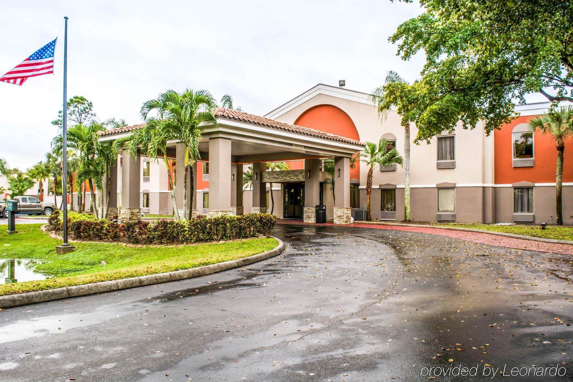 Quality Suites Fort Myers Airport I-75 מראה חיצוני תמונה