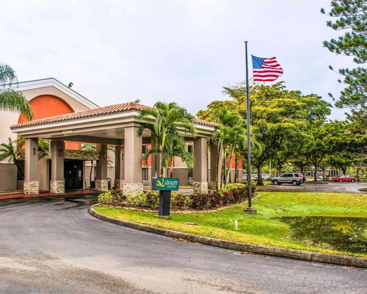 Quality Suites Fort Myers Airport I-75 מראה חיצוני תמונה